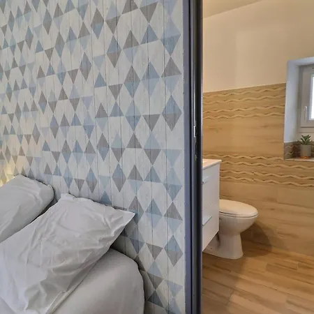 Du Pont A02 - Mon Groom Apartment